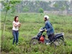 Cô gái đôi co với cướp, tên cướp... chào thua