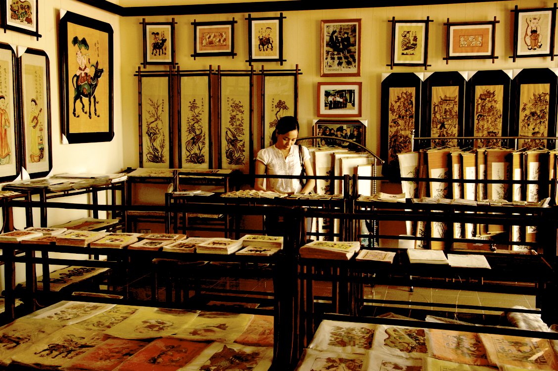 Dâu trưởng giữ nghề làm tranh