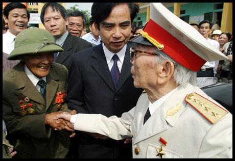 “Khi mô rảnh việc nước thì tôi về”