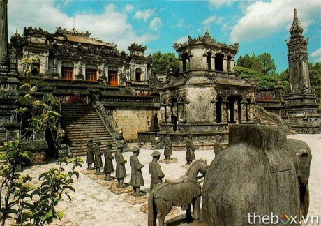 LĂNG TẨM CÁC VUA NHÀ NGUYỄN