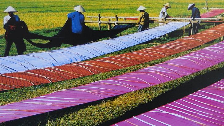 Làng lụa Hà Đông