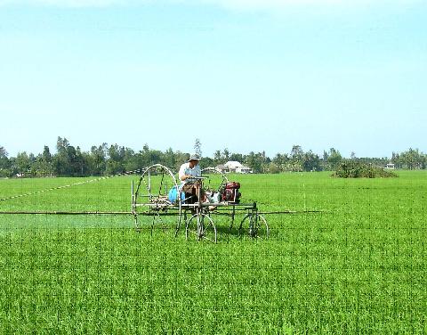 Máy phun thuốc trừ sâu tự động