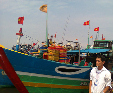 Ngư dân “ngồi trên đống lửa”