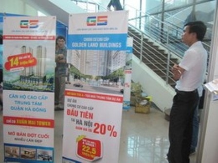 Nhà thầu xây dựng dùng đủ 'chiêu' khuyến mãi để 'câu khách'