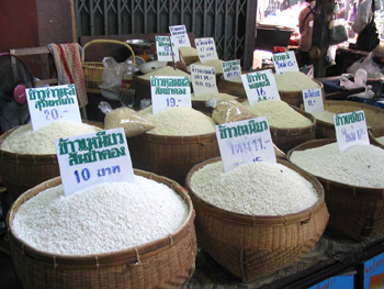 Thái Lan vẫn bế tắc trong biển gạo